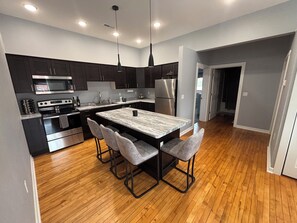 Private kitchen - Stunning 2-Bedroom Loft with Modern Charm (Emmetsburg)