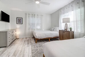 2 bedrooms, desk, Internet, bed sheets