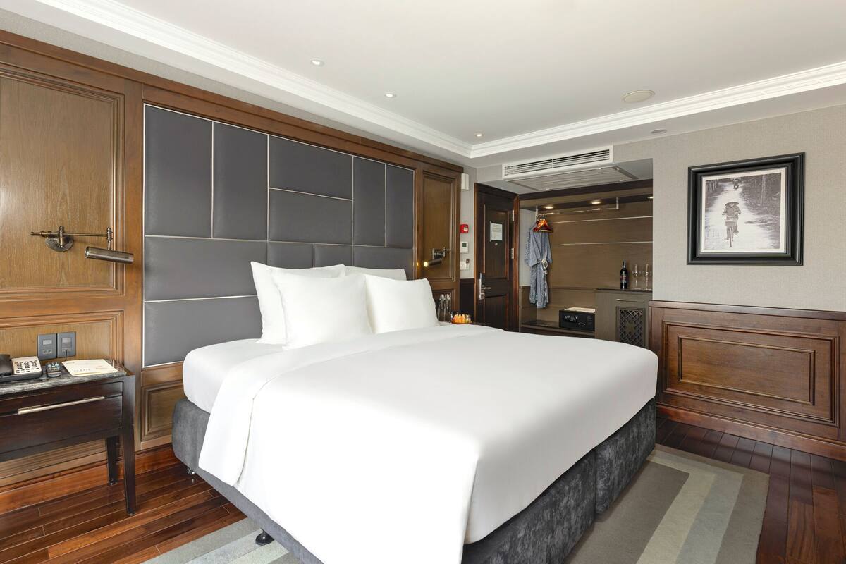 In-room safe, soundproofing, rollaway beds, bed sheets