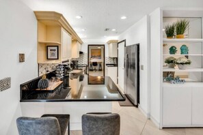 Fridge, microwave, oven, stovetop - Palm Beach Gem: Heated Pool, Near Golf & Beach (Palm Beach Gardens)