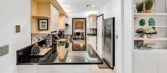 Palm Beach Gem: Heated Pool, Near Golf & Beach