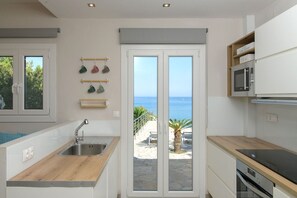Geladeira, micro-ondas, lava-louças, torradeira