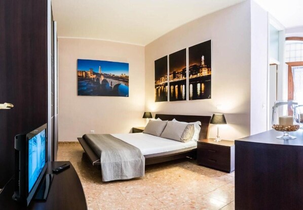 1 slaapkamer, een strijkplank/strijkijzer, wifi, beddengoed