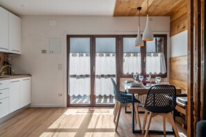 Fridge, stovetop, dishwasher, coffee/tea maker - Apartment 'Casa Caterina' with Mountain View, Private Terrace and Wi-Fi (Vigo di Fassa)