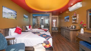 Deluxe Triple Room, 1 Bedroom | 1 bedroom, desk, blackout drapes, soundproofing