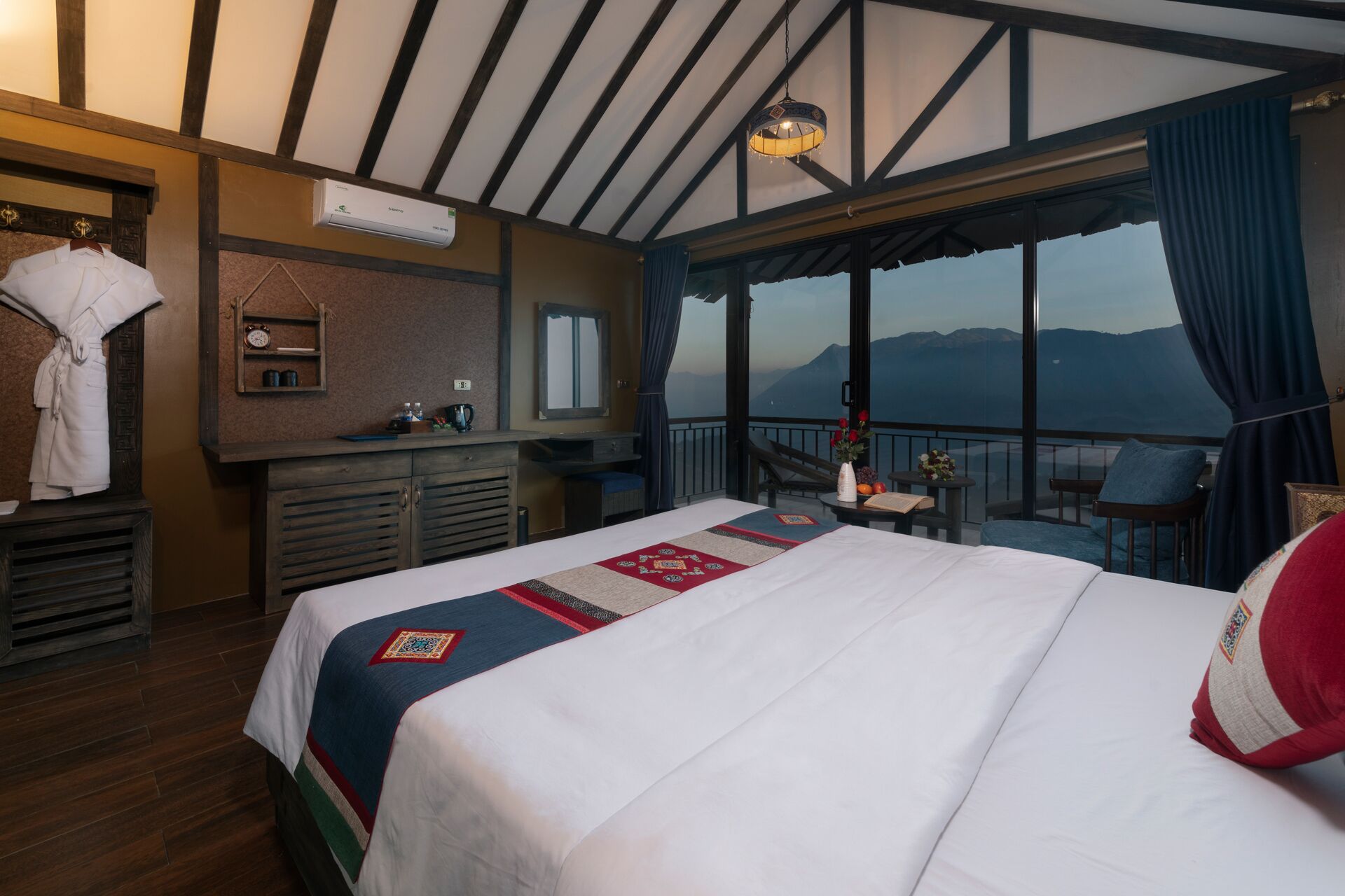 Deluxe Double Room, Valley View | Desk, blackout drapes, soundproofing, iron/ironing board