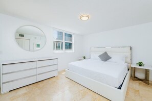 3 chambres, bureau, fer et planche à repasser, lit parapluie