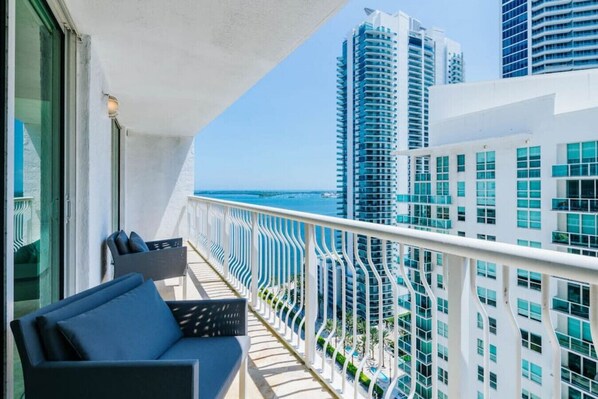 Property grounds - Bright and Cozy 3 Bedroom (Miami)