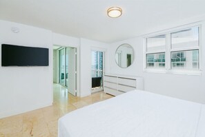 3 chambres, bureau, fer et planche à repasser, lit parapluie