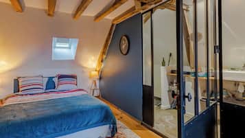 7 bedrooms, iron/ironing board, free WiFi, bed sheets