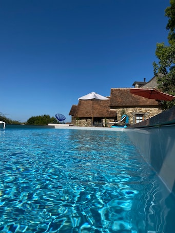 Pool. Holiday Home 'La Dordogne En Périgord' with Private Pool, Private Terrace and Wi-Fi