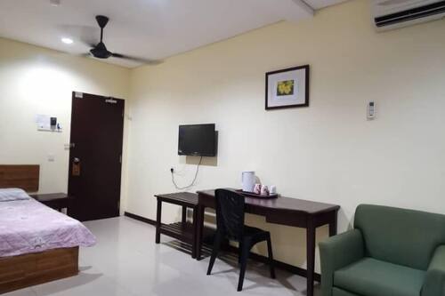 Iron/ironing board, free WiFi, bed sheets