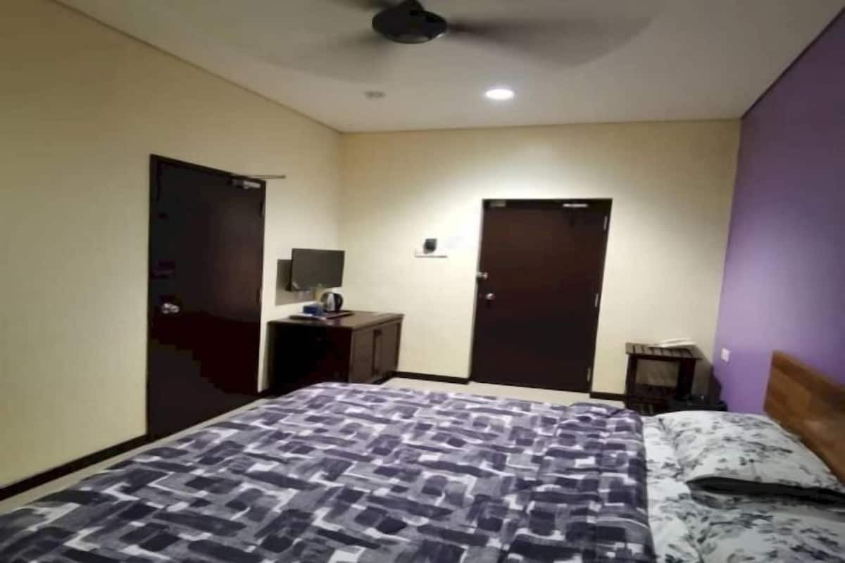 1 dormitorio, tabla de planchar con plancha, wifi gratis y ropa de cama