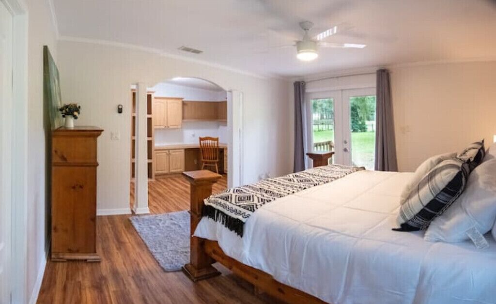 4 Schlafzimmer, Schreibtisch, Bügeleisen/Bügelbrett, Reisekinderbett