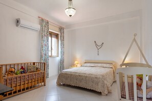 2 bedrooms, bed sheets - Vacation Home "Zina" with Sea View, 2 Private Terraces & 2 Balconies (Altavilla milicia)