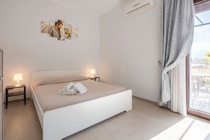 2 makuuhuonetta, silitysrauta/-lauta, ilmainen Wi-Fi, vuodevaatteet