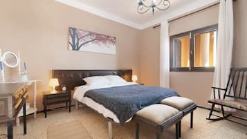 1 dormitorio, tabla de planchar con plancha, wifi gratis y ropa de cama