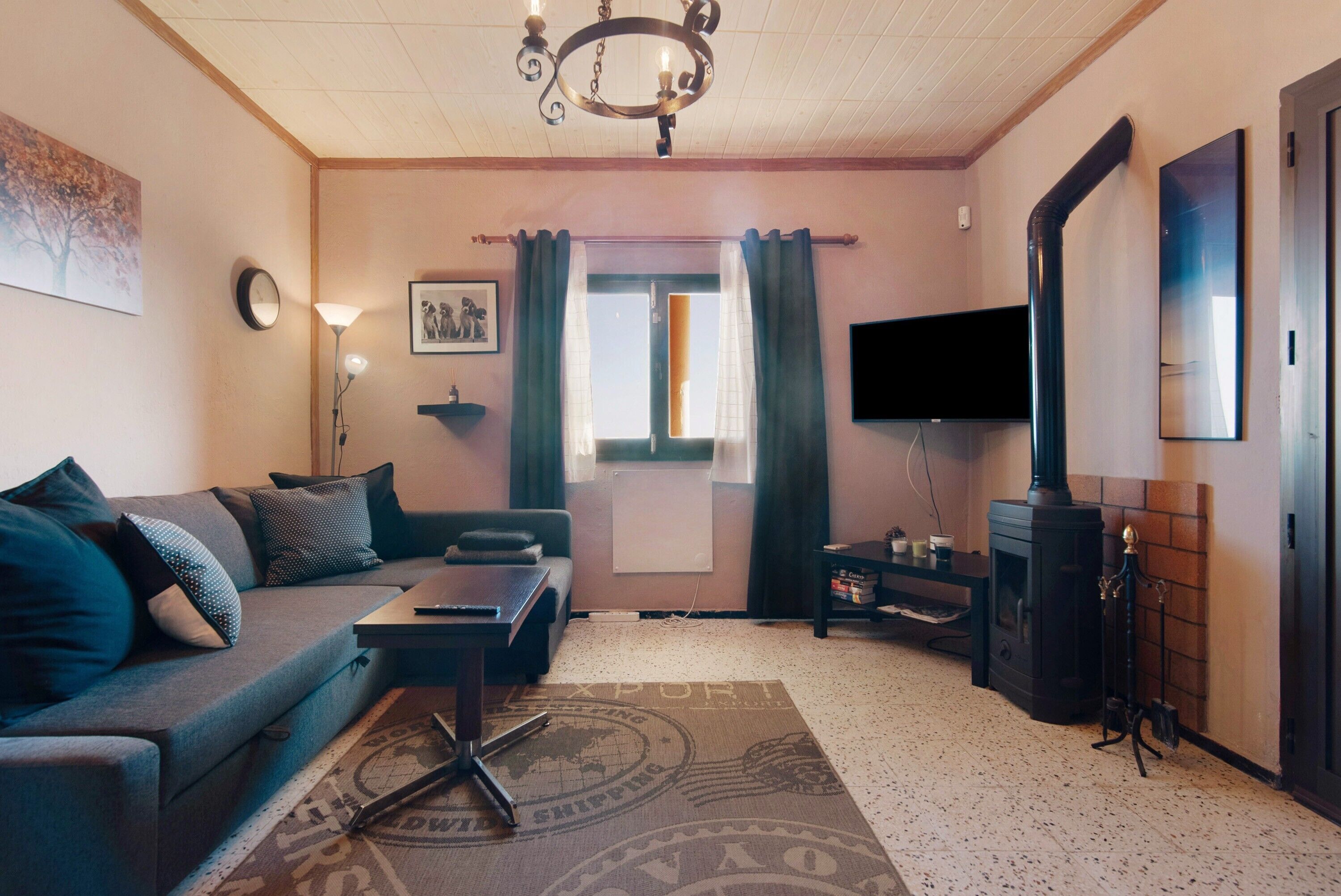 Télévision, cheminée