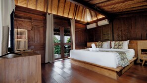 2 bedrooms, in-room safe, desk, laptop workspace - Canggu River House Villa by Betterplace (Canggu)