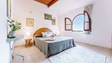 3 bedrooms, iron/ironing board, bed sheets