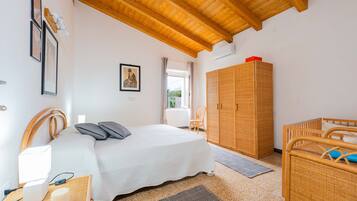 1 makuuhuone, silitysrauta/-lauta, vuodevaatteet