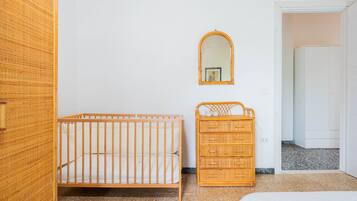 1 soveværelse, strygejern/strygebræt, sengetøj