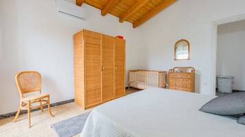 1 bedroom, iron/ironing board, bed sheets