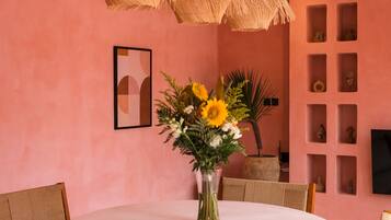 Villa, 2 Bedrooms | Dining room