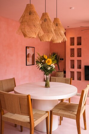 Villa, 2 Bedrooms | Dining room