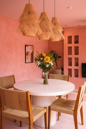 Villa, 2 Bedrooms | Dining room