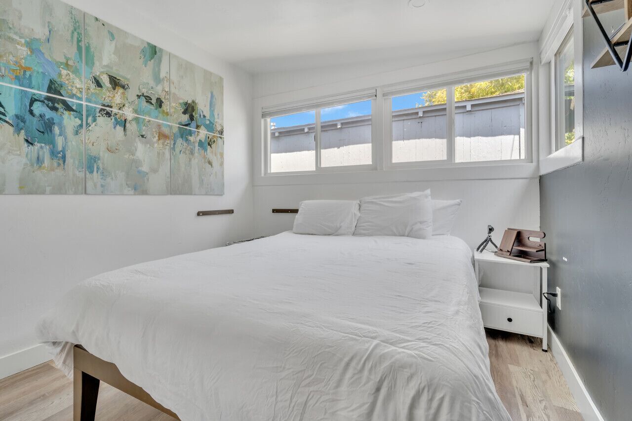 3 chambres, bureau, fer et planche à repasser, lit parapluie