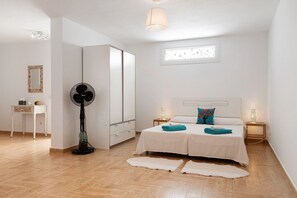 1 bedroom, iron/ironing board, free WiFi, bed sheets - Holiday Apartment 'Casa Rosi' with Private Terrace and Wi-Fi (Tinajo)