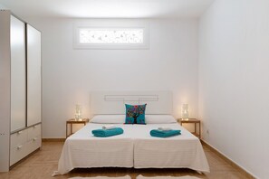 1 bedroom, iron/ironing board, free WiFi, bed sheets - Holiday Apartment 'Casa Rosi' with Private Terrace and Wi-Fi (Tinajo)