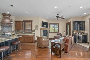 TV, fireplace, offices