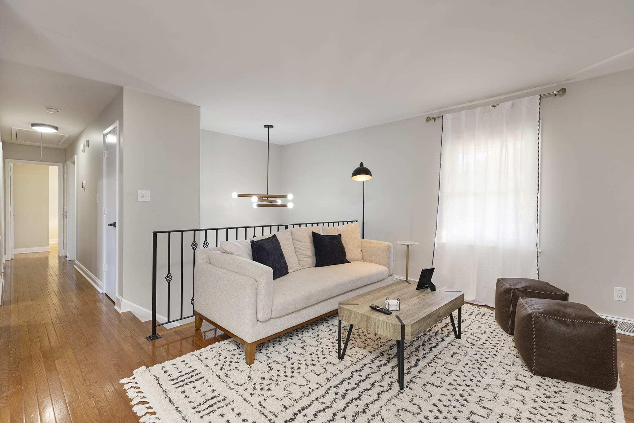 Una televisión, una oficina