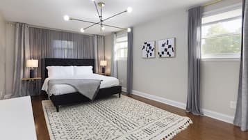 4 bedrooms, desk, iron/ironing board, WiFi