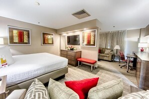 1 bedroom, iron/ironing board, WiFi, bed sheets - Hotel Capstone: Double Queen Beds (Tuscaloosa)