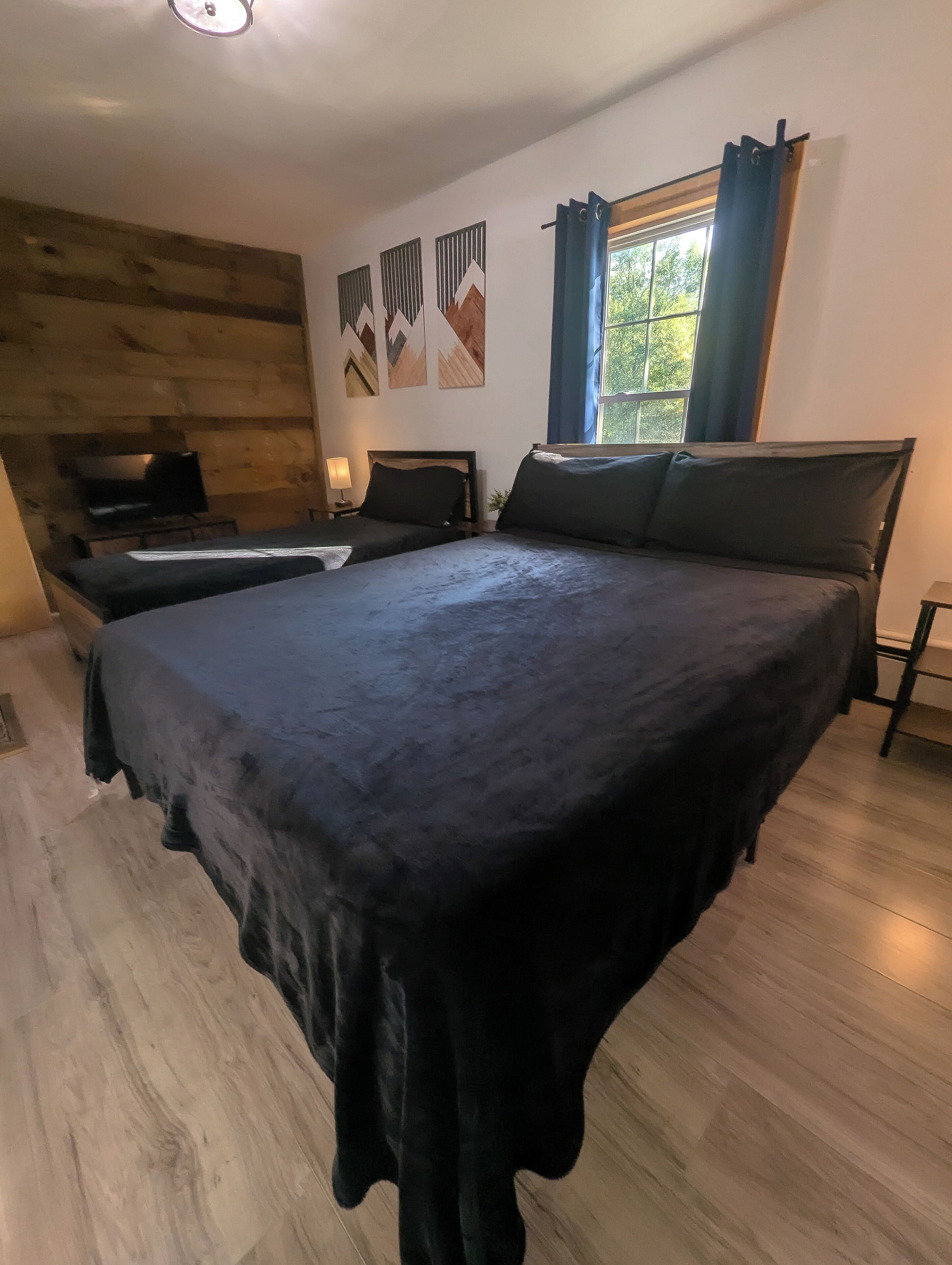 3 bedrooms, desk, iron/ironing board, travel cot