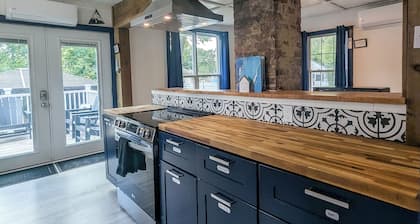 Modern Downtown 12ppl Hot Tub Fire Pit Games