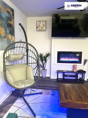 Smart-TV, Videospiele, Musikbibliothek, Stereoanlage