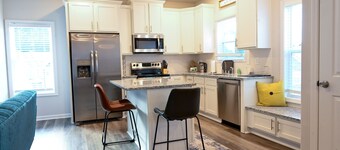 Newly built home 7-10 min from Atlanta Airport, convenience&comfort in mind