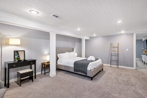 4 bedrooms, desk, iron/ironing board, travel crib