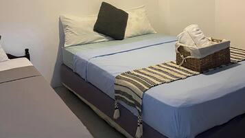 Studio | Bar mini, katil lipat simpan/tambahan, cadar katil