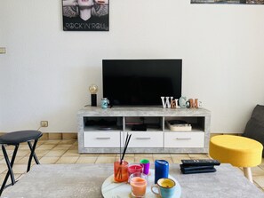 Interior - Beau Rez-de-jardin vue Mer, Plage a 10 min à Pied (Vallauris)