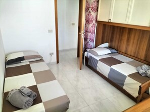2 bedrooms, in-room safe, desk, iron/ironing board