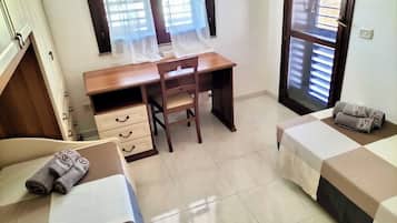 2 slaapkamers, een kluis op de kamer, een bureau