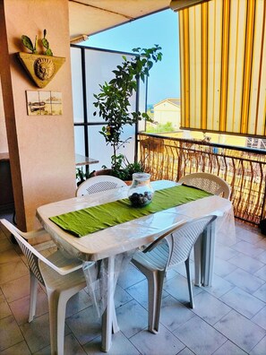 Outdoor dining - Vacation home - Tourist rental "Belvedere House Holiday Syracuse Ortigia" (Siracusa)