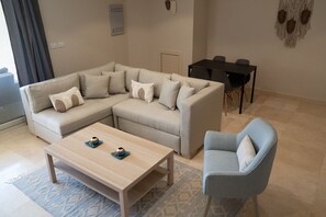 Fernseher, Tischtennisplatte