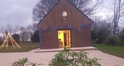 Chalet 'Le Ty Gîte - Sud Morbihan' with Private Terrace, Wi-Fi and Air Conditioning
