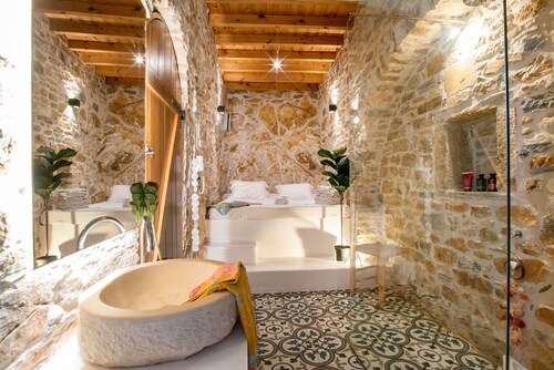 Holiday Home 'Almond Blossom Cottage' with Mountain View, Private Terrace and Wi-Fi